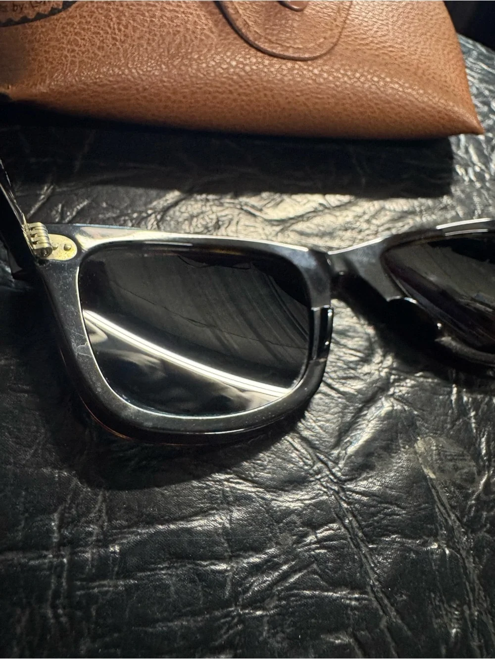 Ray-ban WAYFARER Black made in Italy with Case no scratches